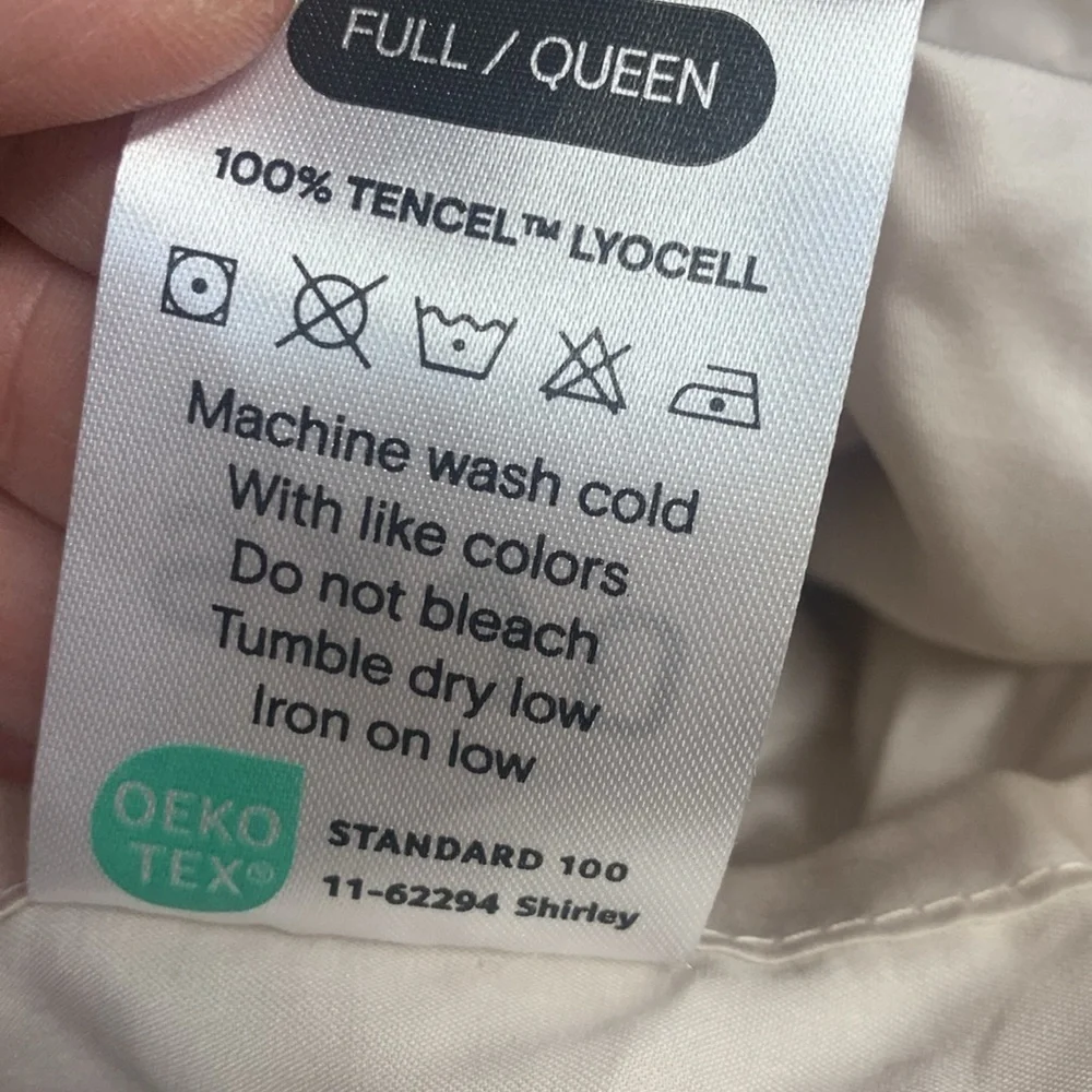 SIJO Full/ queen sheet set of 2 1 queen fitted one full/ queen flat new